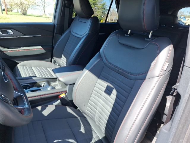 Certified 2025 Ford Explorer ST-Line w/ Premium Package image 18