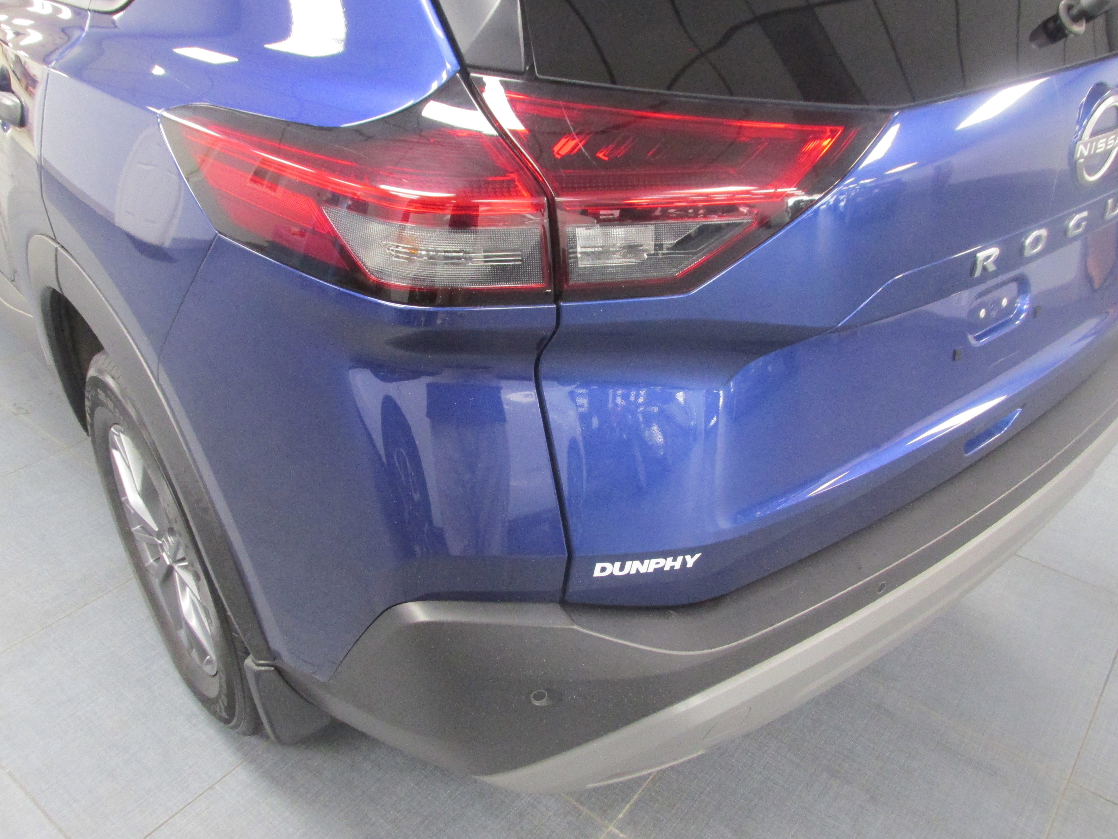 Used 2023 Nissan Rogue S AWD/4WD image 12