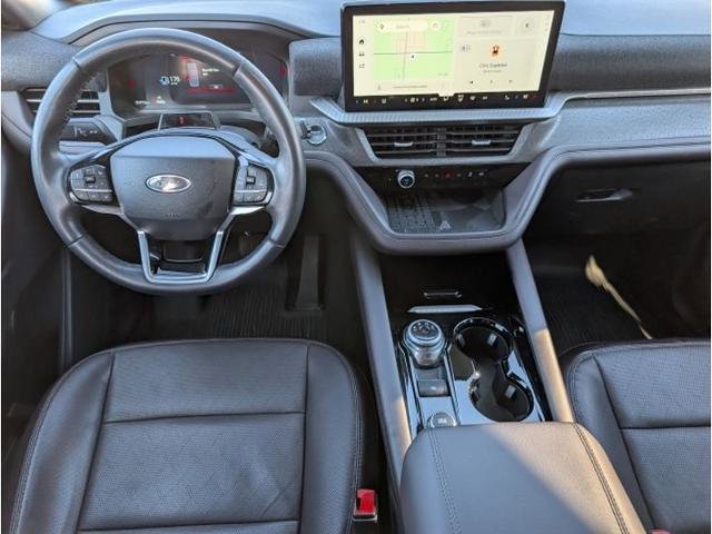 Certified 2025 Ford Explorer Platinum RWD image 5