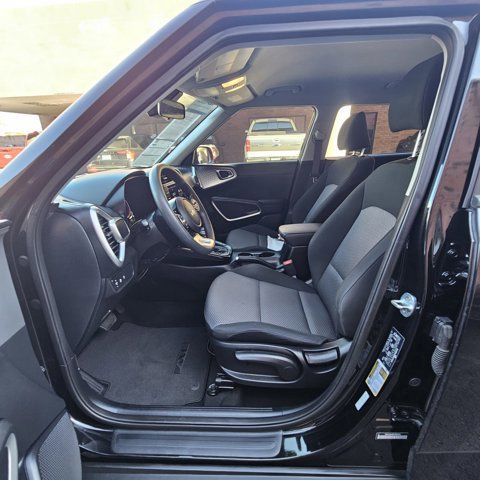Used 2023 Kia Soul LX image 11