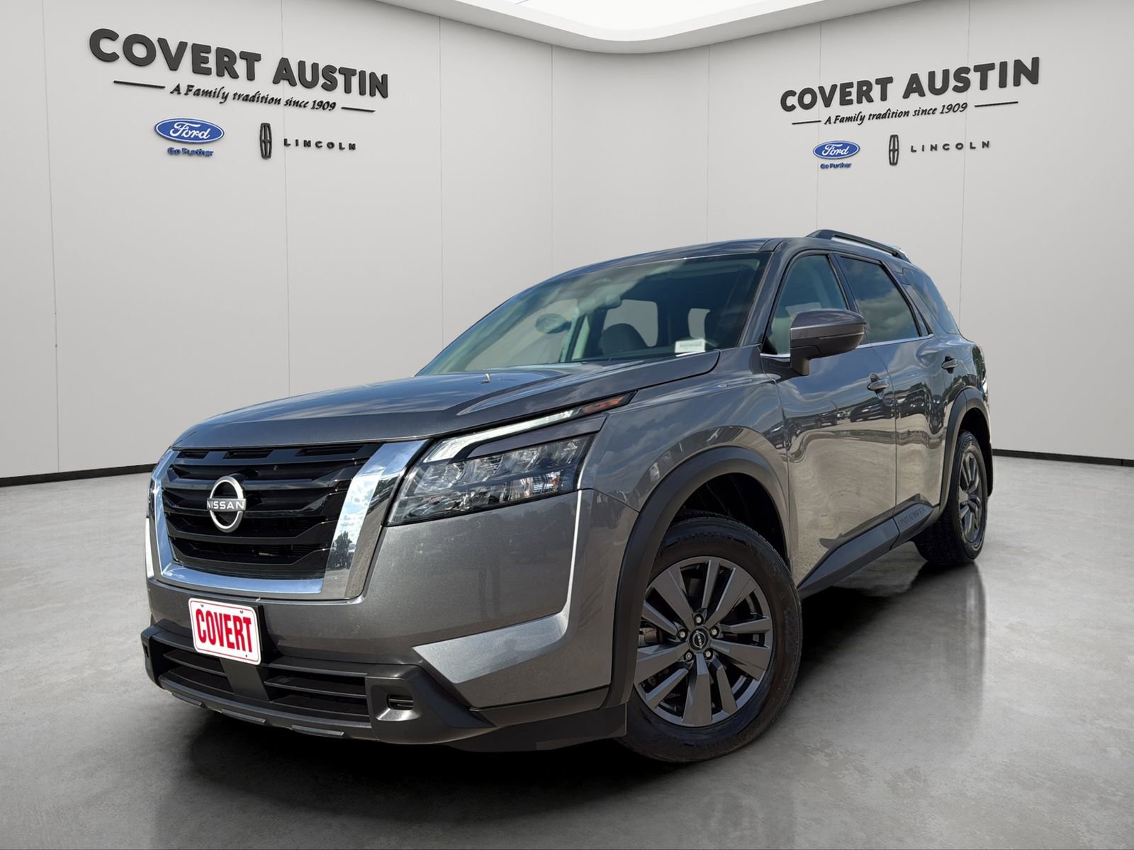 Used 2024 Nissan Pathfinder SV FWD image 1