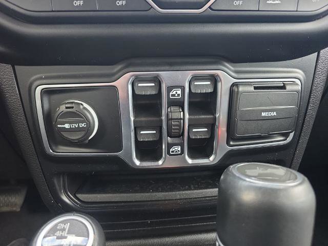 Used 2021 Jeep Wrangler Unlimited Sahara image 35