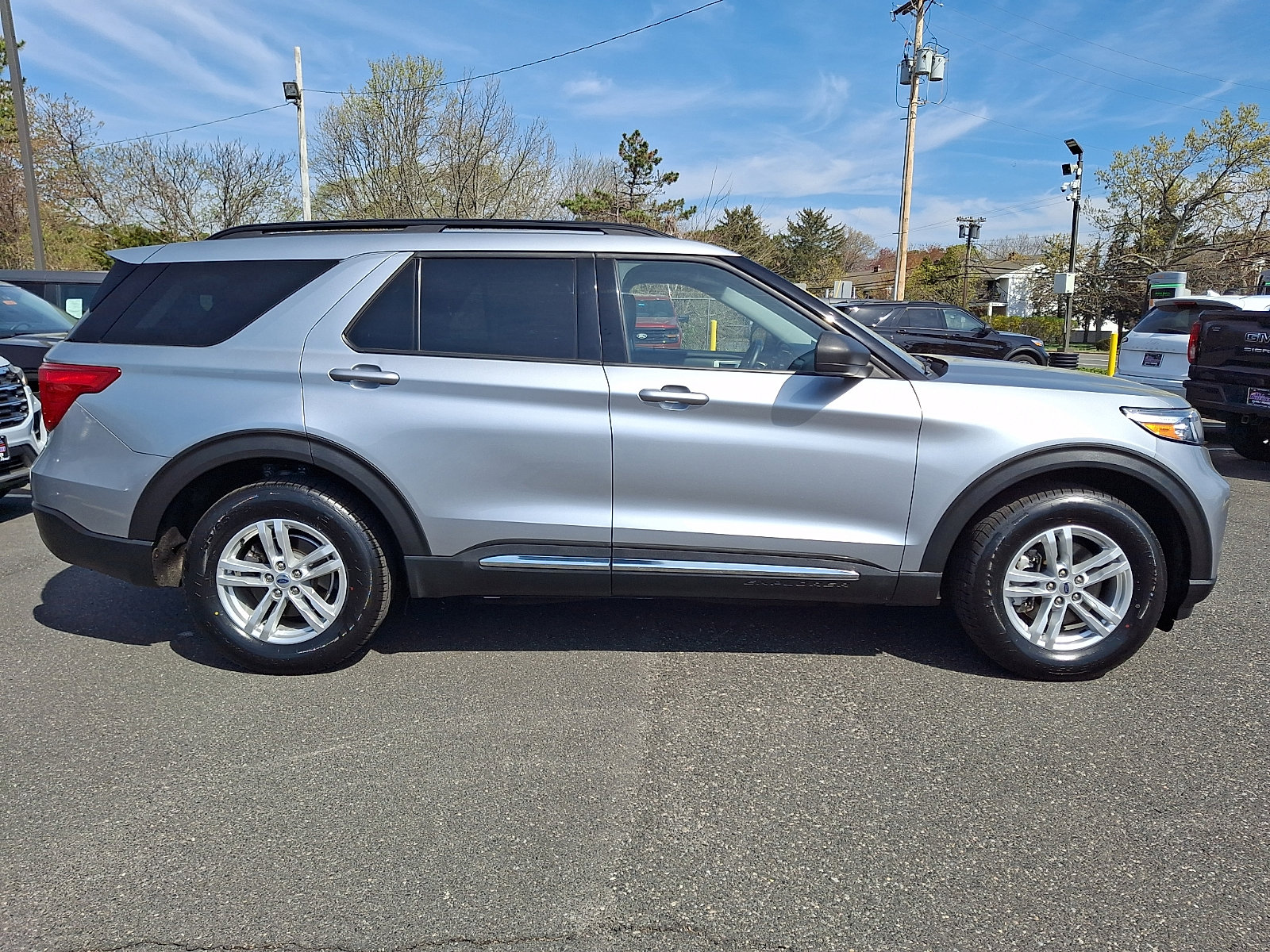 Certified 2022 Ford Explorer XLT w/ Equipment Group 202A AWD/4WD image 12