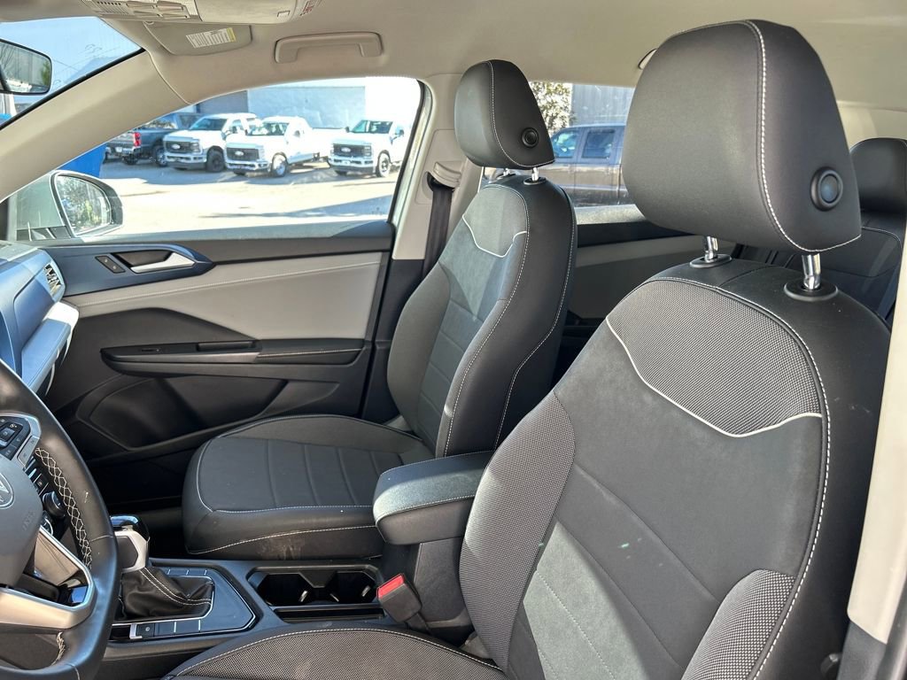 Used 2024 Volkswagen Taos SE image 9