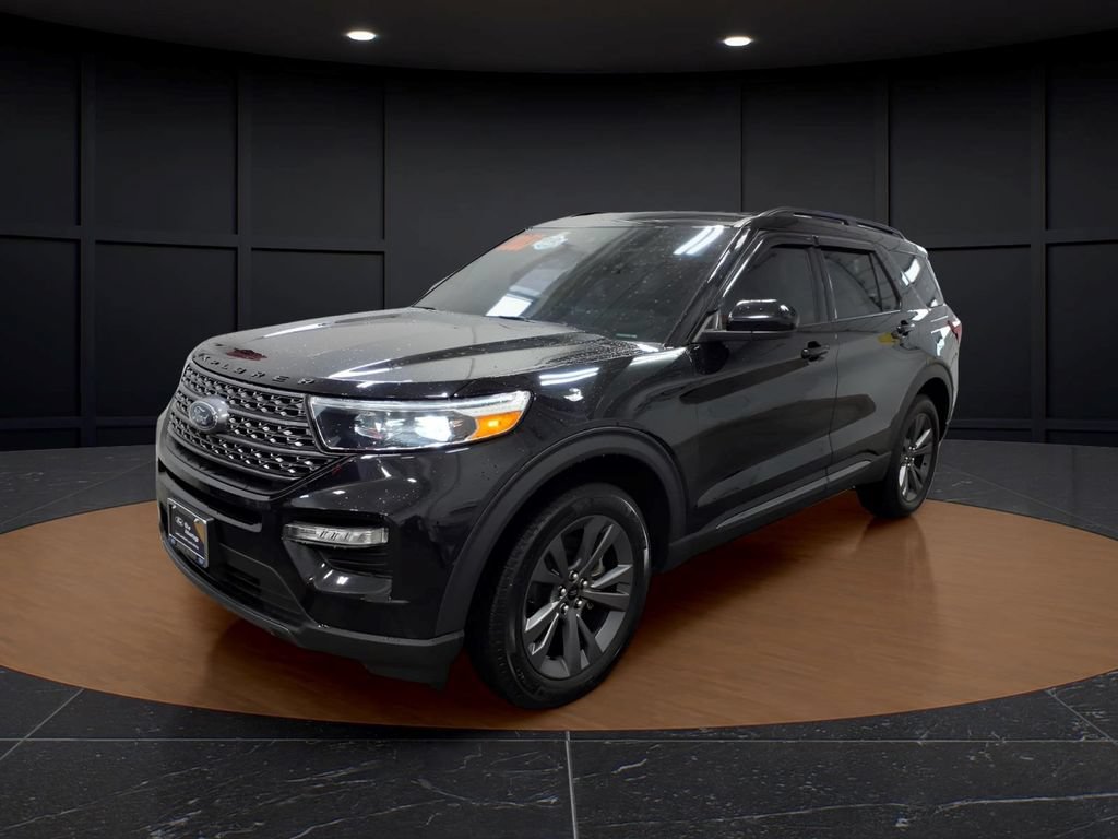 Certified 2023 Ford Explorer XLT w/ Equipment Group 202A AWD/4WD image 3