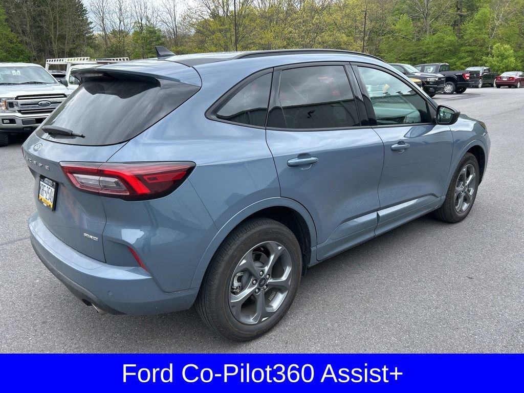 Certified 2023 Ford Escape ST-Line w/ Tech Pack #1 AWD/4WD image 9