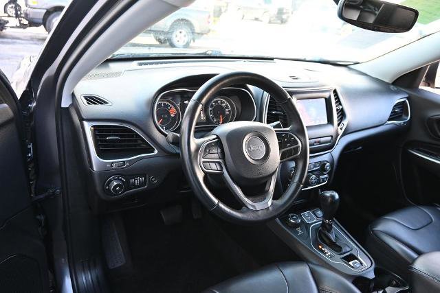 Used 2019 Jeep Cherokee Latitude Plus w/ Comfort/Convenience Group AWD/4WD image 18
