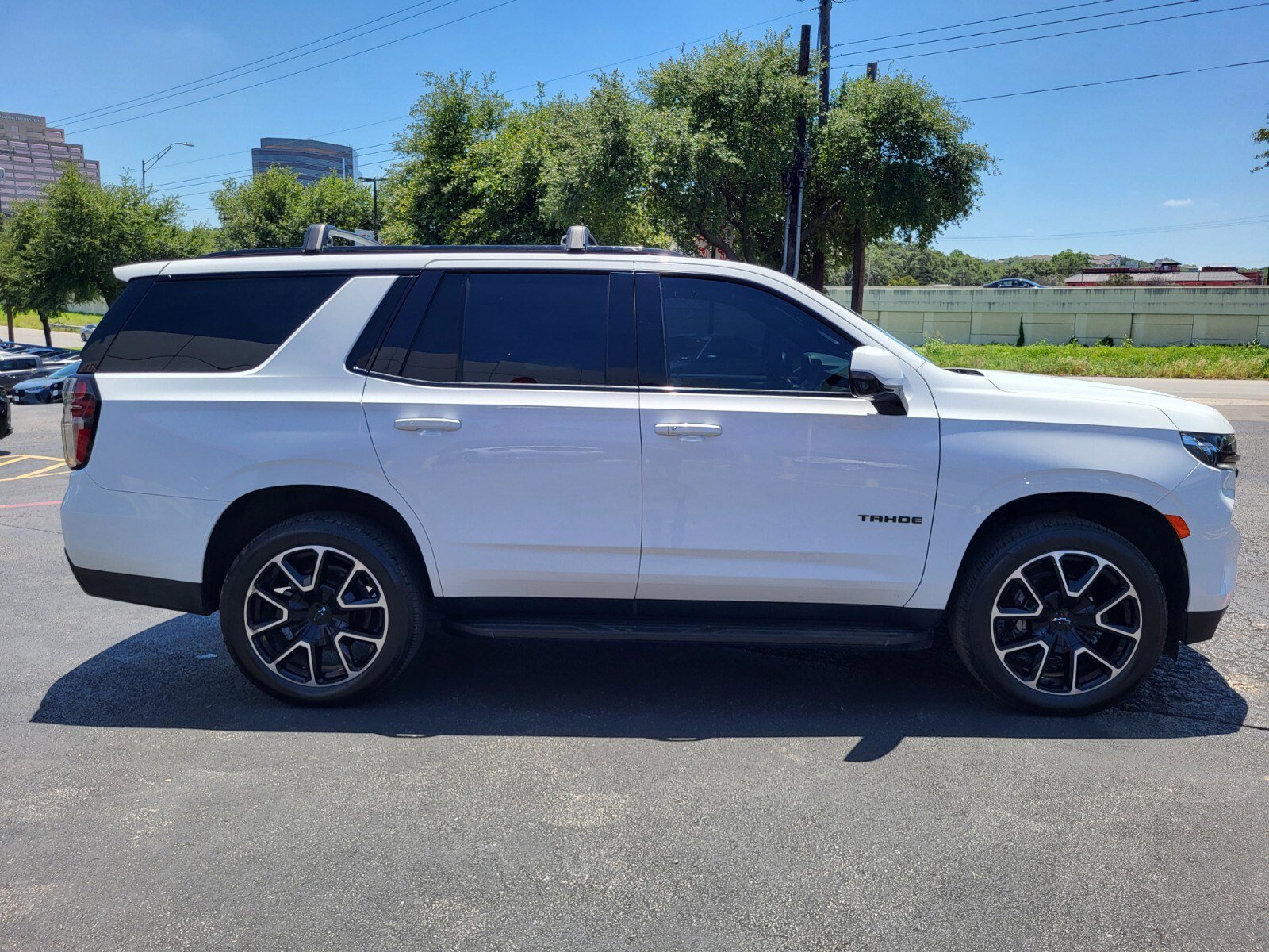 Used 2023 Chevrolet Tahoe RST w/ Luxury Package AWD/4WD image 2