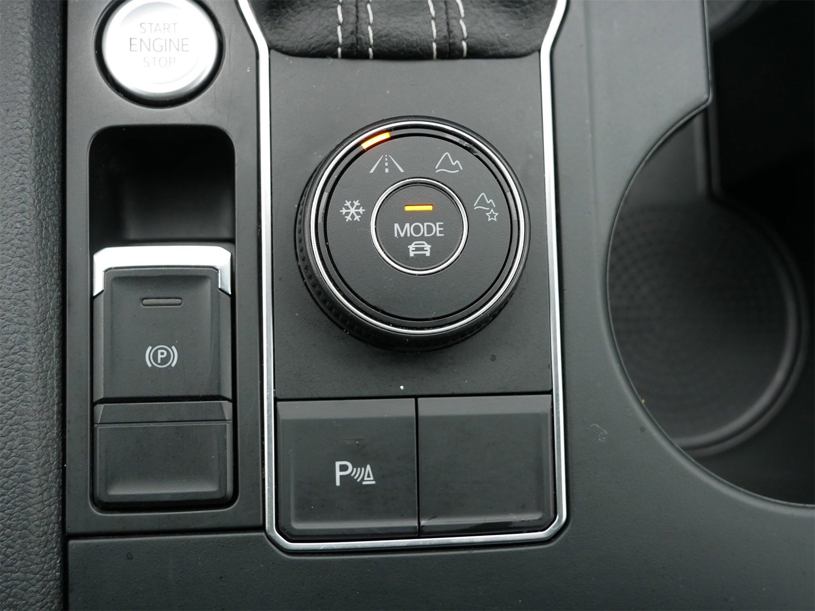 Used 2021 Volkswagen Atlas Cross Sport SE w/ Panoramic Sunroof Package image 28