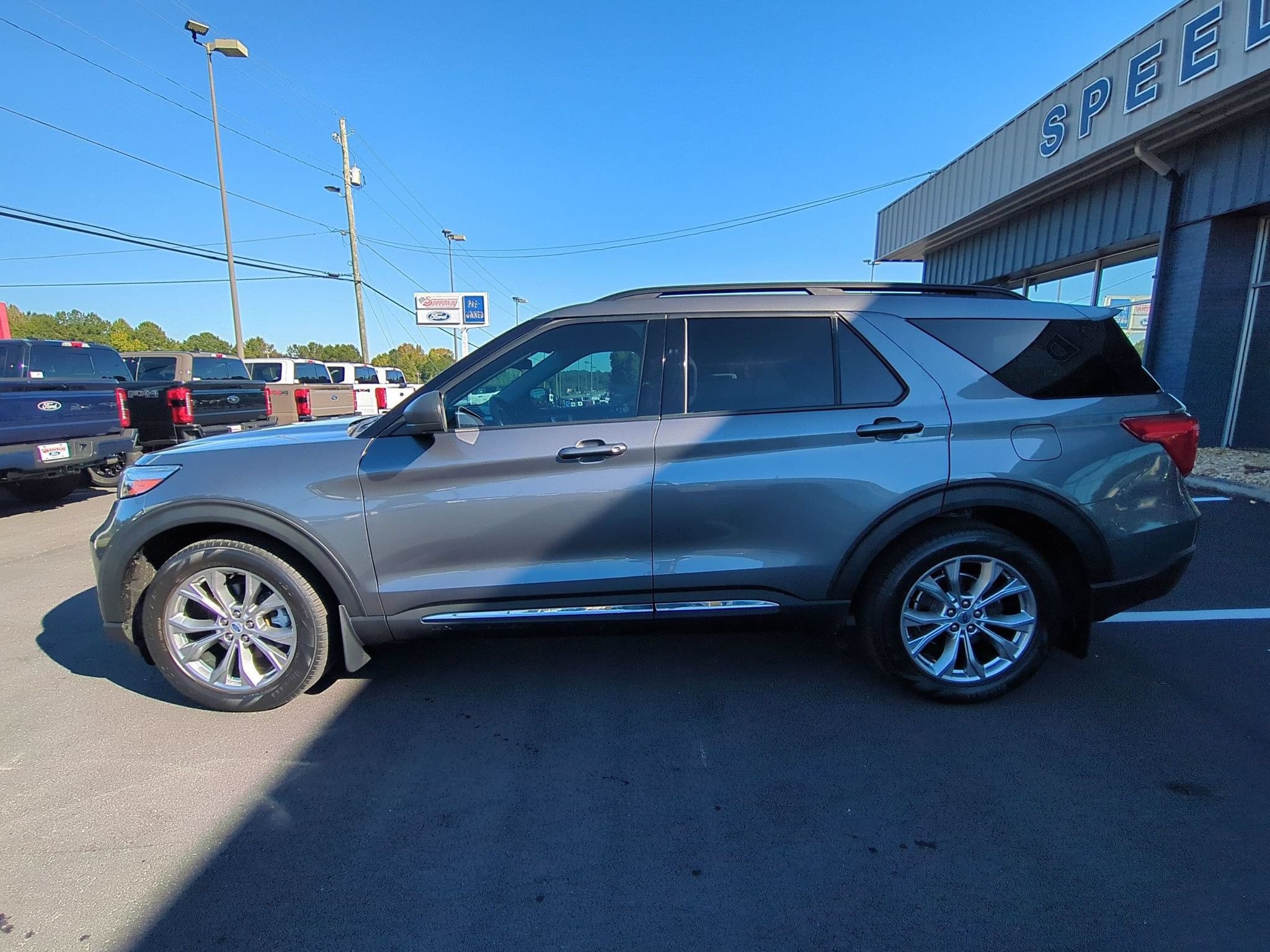 Certified 2023 Ford Explorer XLT w/ Equipment Group 202A RWD image 10