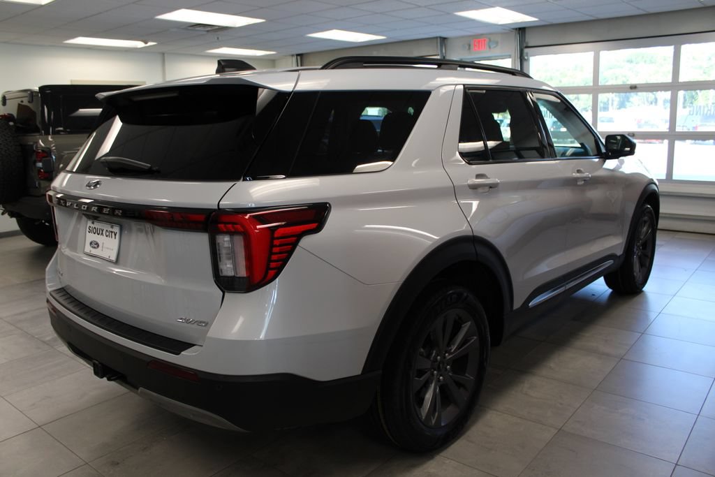 Certified 2025 Ford Explorer Active w/ Active Comfort Package AWD/4WD image 5