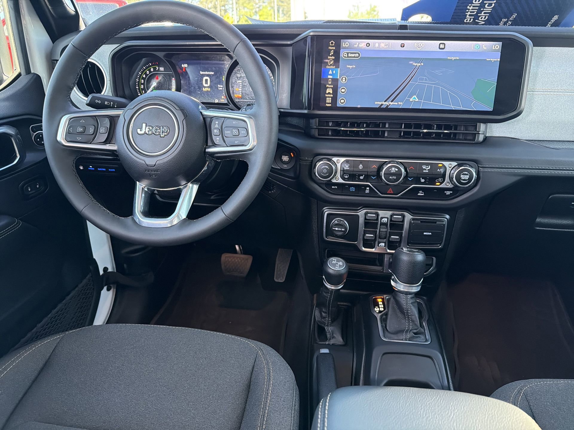 Used 2025 Jeep Wrangler Unlimited Sahara AWD/4WD image 10
