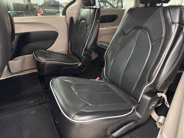 Used 2024 Chrysler Pacifica Limited FWD image 18