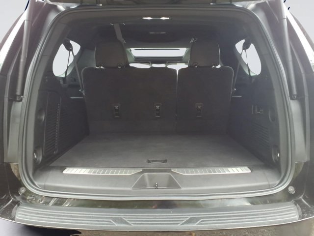 Used 2022 Chevrolet Suburban RST w/ Sport Performance Package AWD/4WD image 8