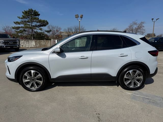 Certified 2025 Ford Escape Platinum w/ Premium Technology Package image 2