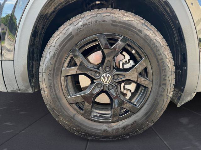 Used 2025 Volkswagen Atlas Peak Edition SE AWD/4WD image 14