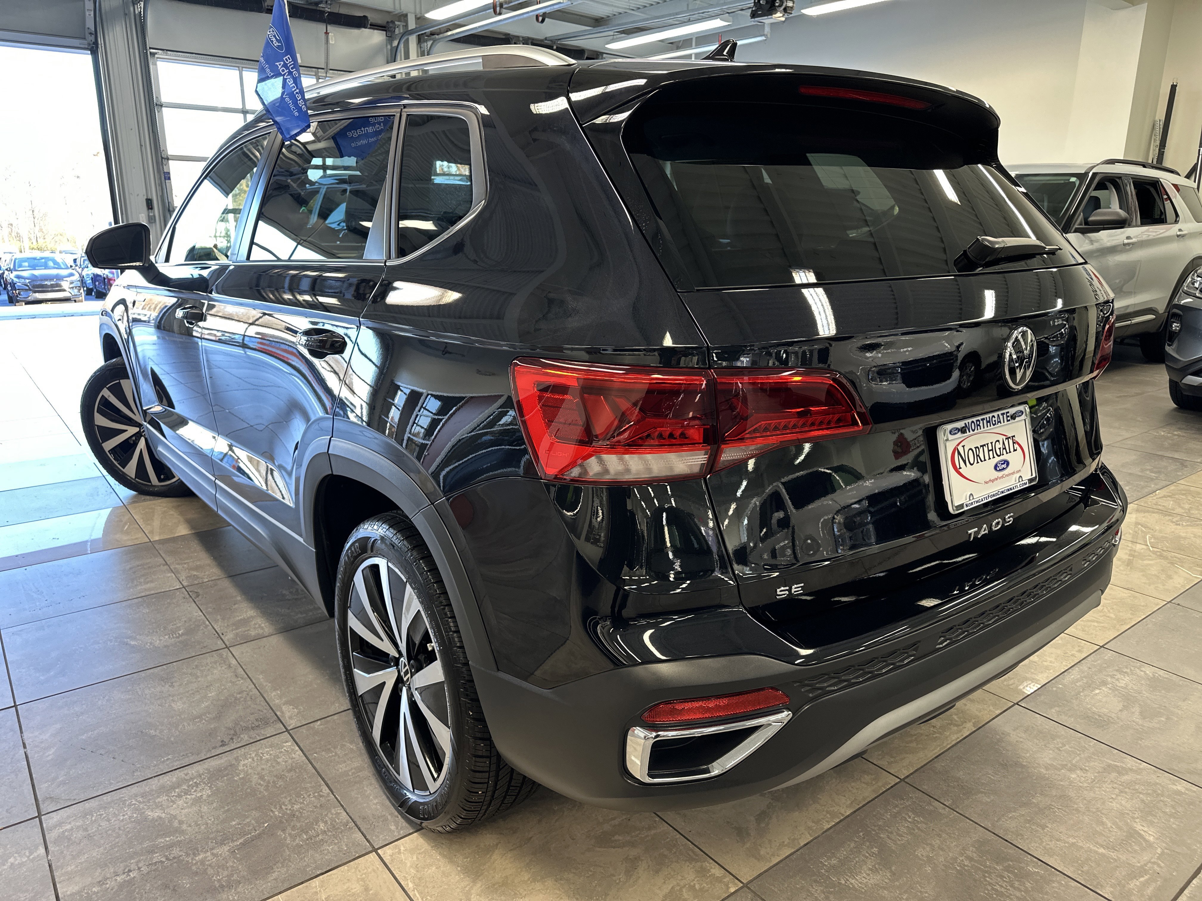 Used 2024 Volkswagen Taos SE image 3