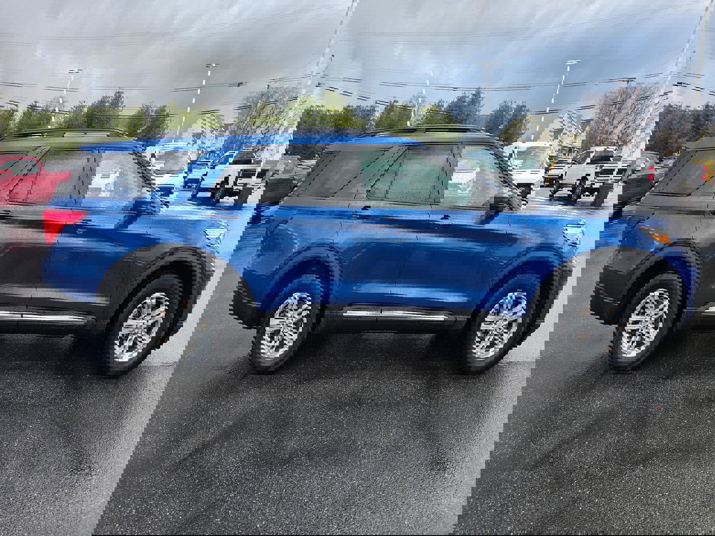 Certified 2022 Ford Explorer XLT w/ Equipment Group 202A image 2