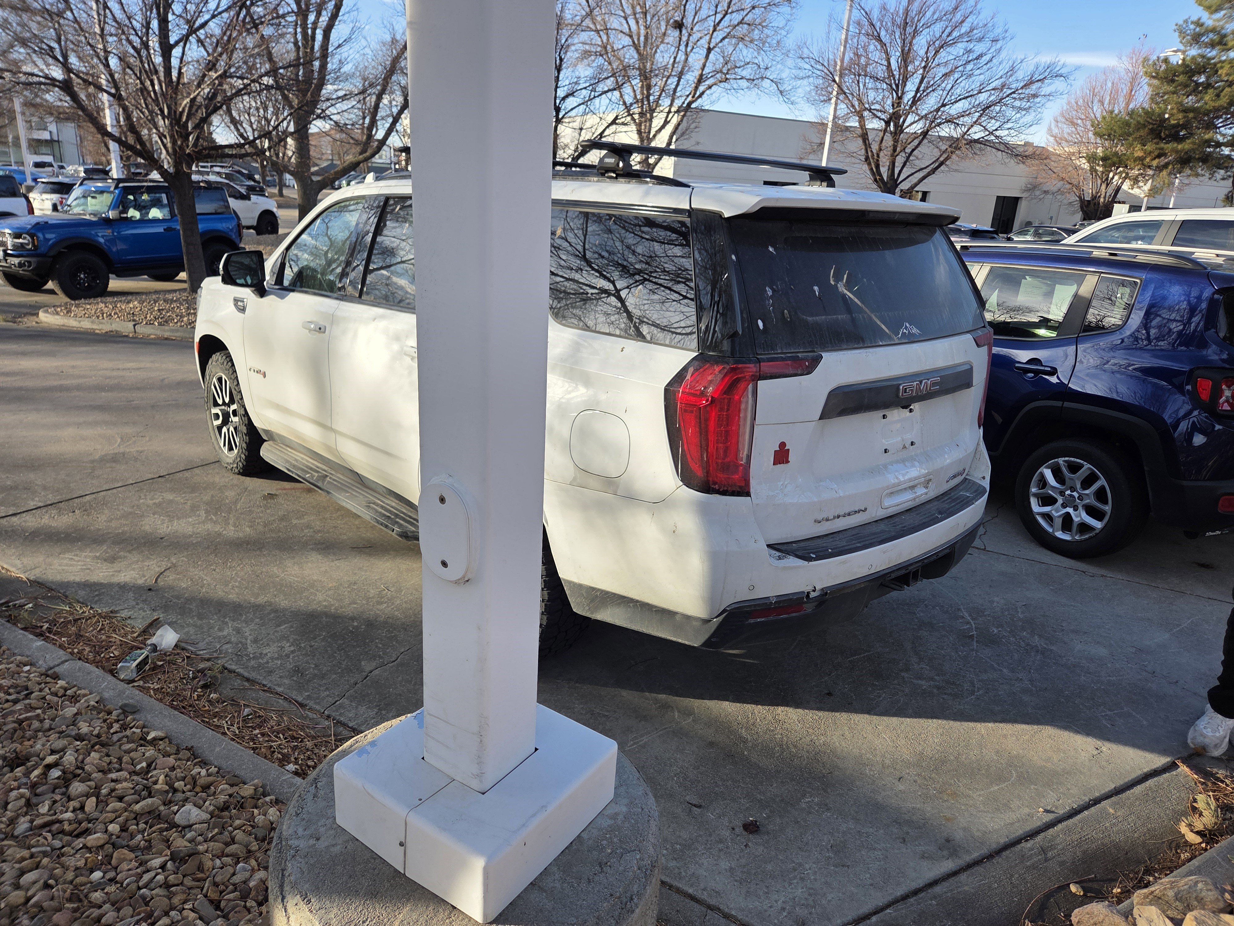 Used 2023 GMC Yukon AT4 w/ Technology Package image 9