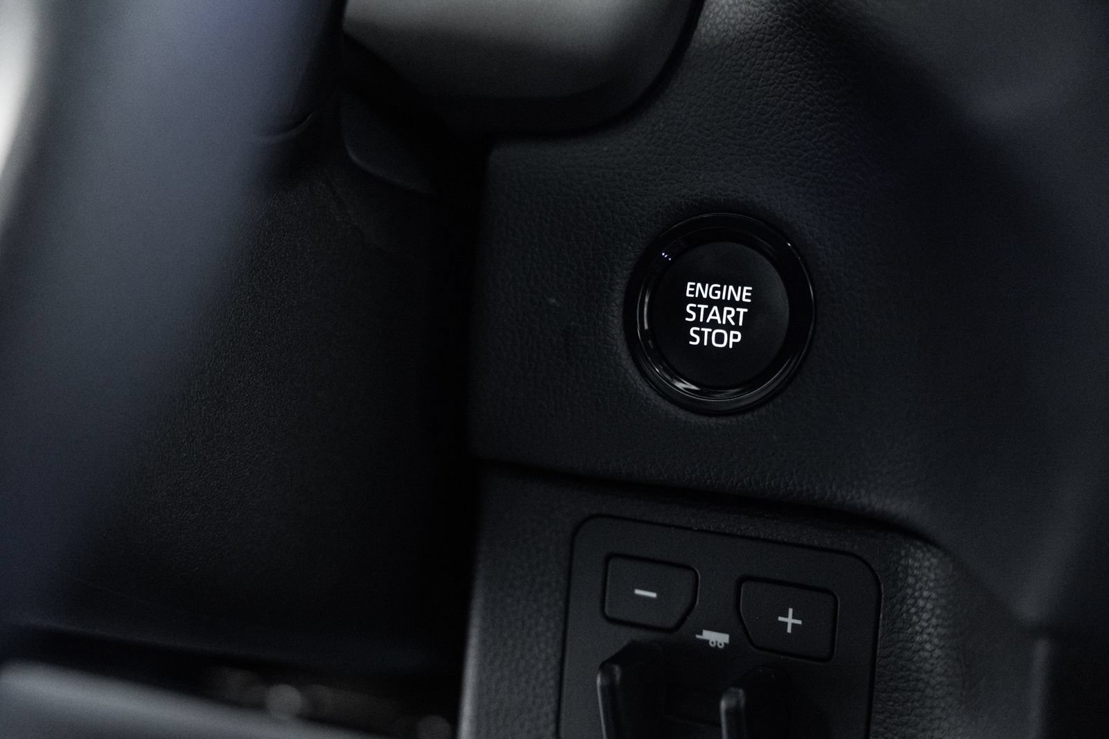 Used 2025 Toyota Tundra Limited AWD/4WD image 28