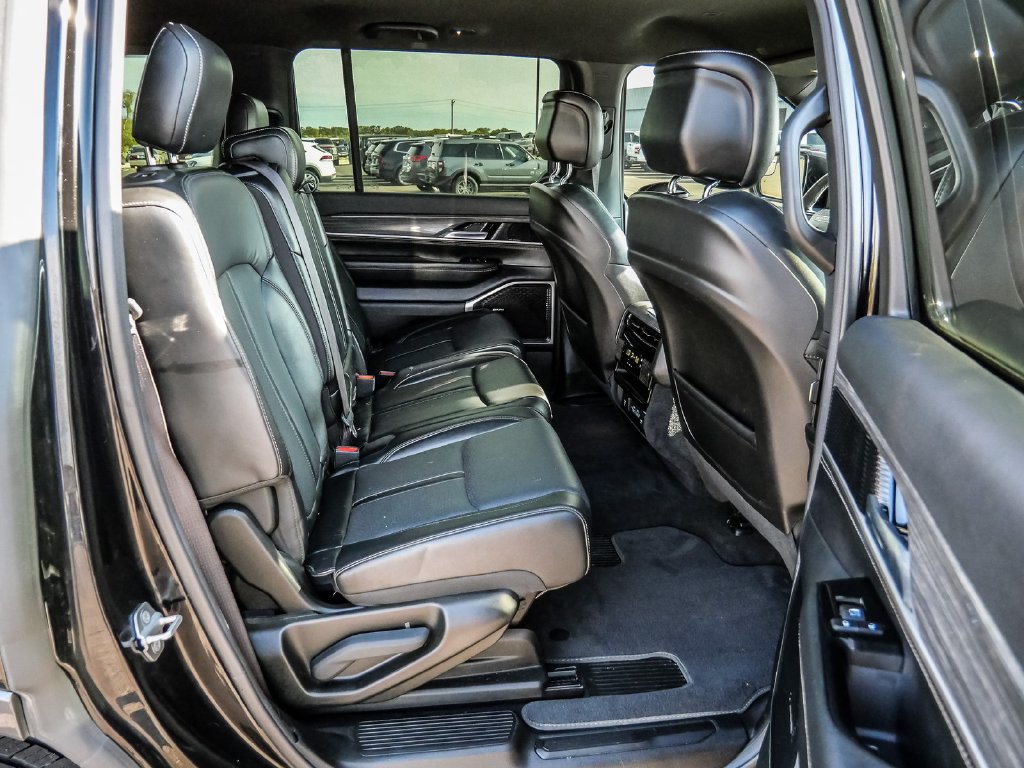 Used 2022 Jeep Wagoneer Series II AWD/4WD image 22