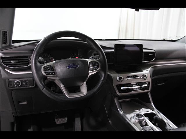 Certified 2022 Ford Explorer XLT w/ Equipment Group 202A AWD/4WD image 7