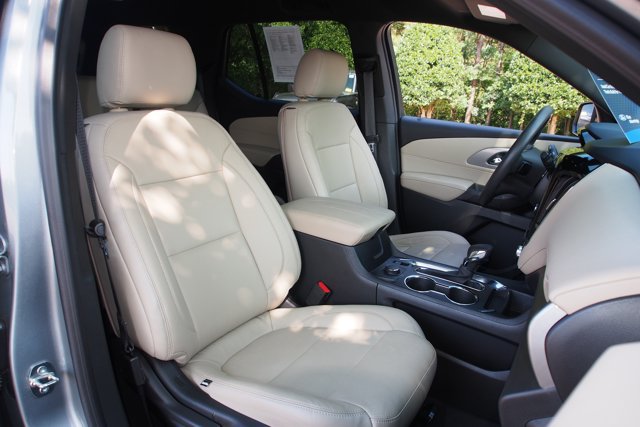 Used 2023 Chevrolet Traverse LS FWD image 11