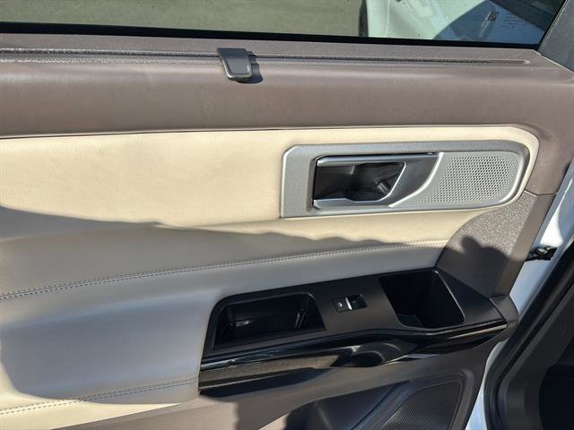Certified 2021 Ford Explorer Platinum w/ Equipment Group 601A image 17