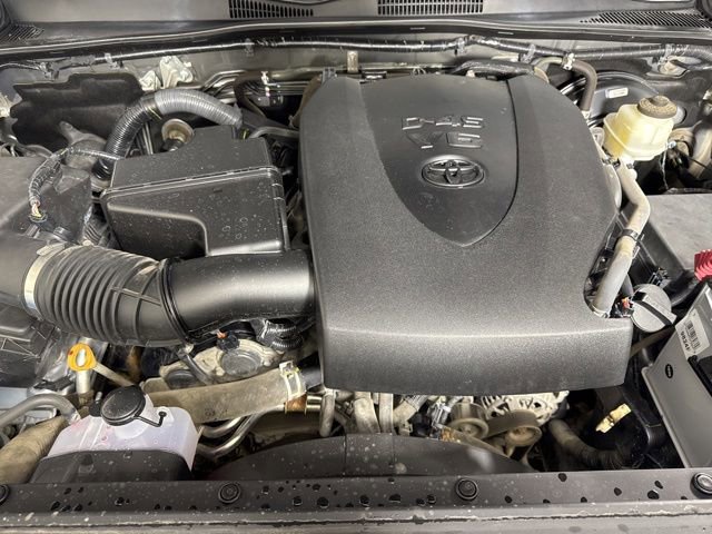 Used 2017 Toyota Tacoma SR5 w/ Tow Package AWD/4WD image 9