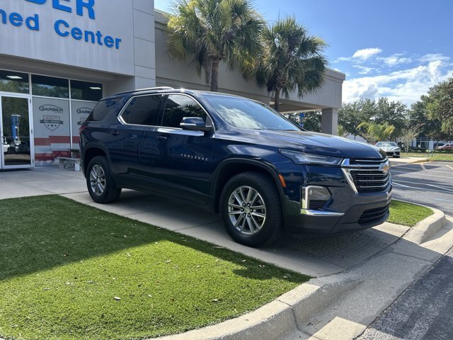 Used 2023 Chevrolet Traverse LT FWD image 2