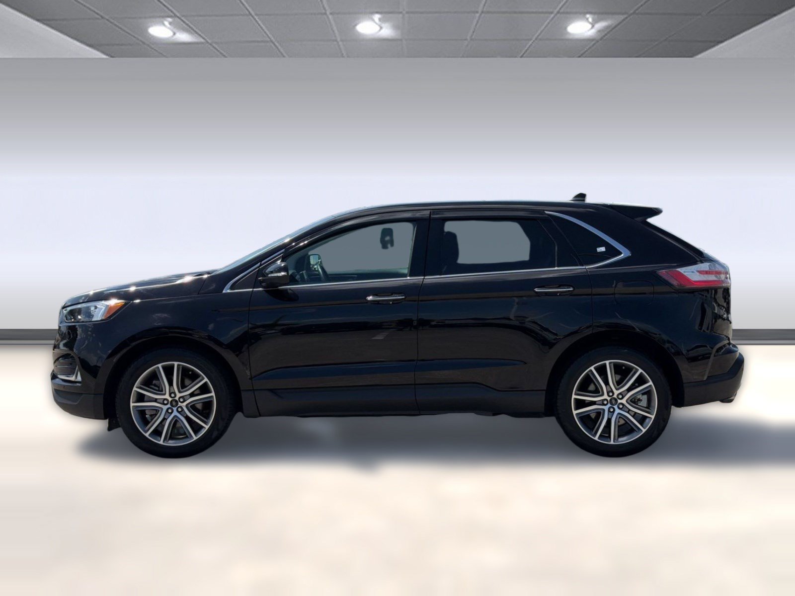Certified 2024 Ford Edge Titanium AWD/4WD image 2