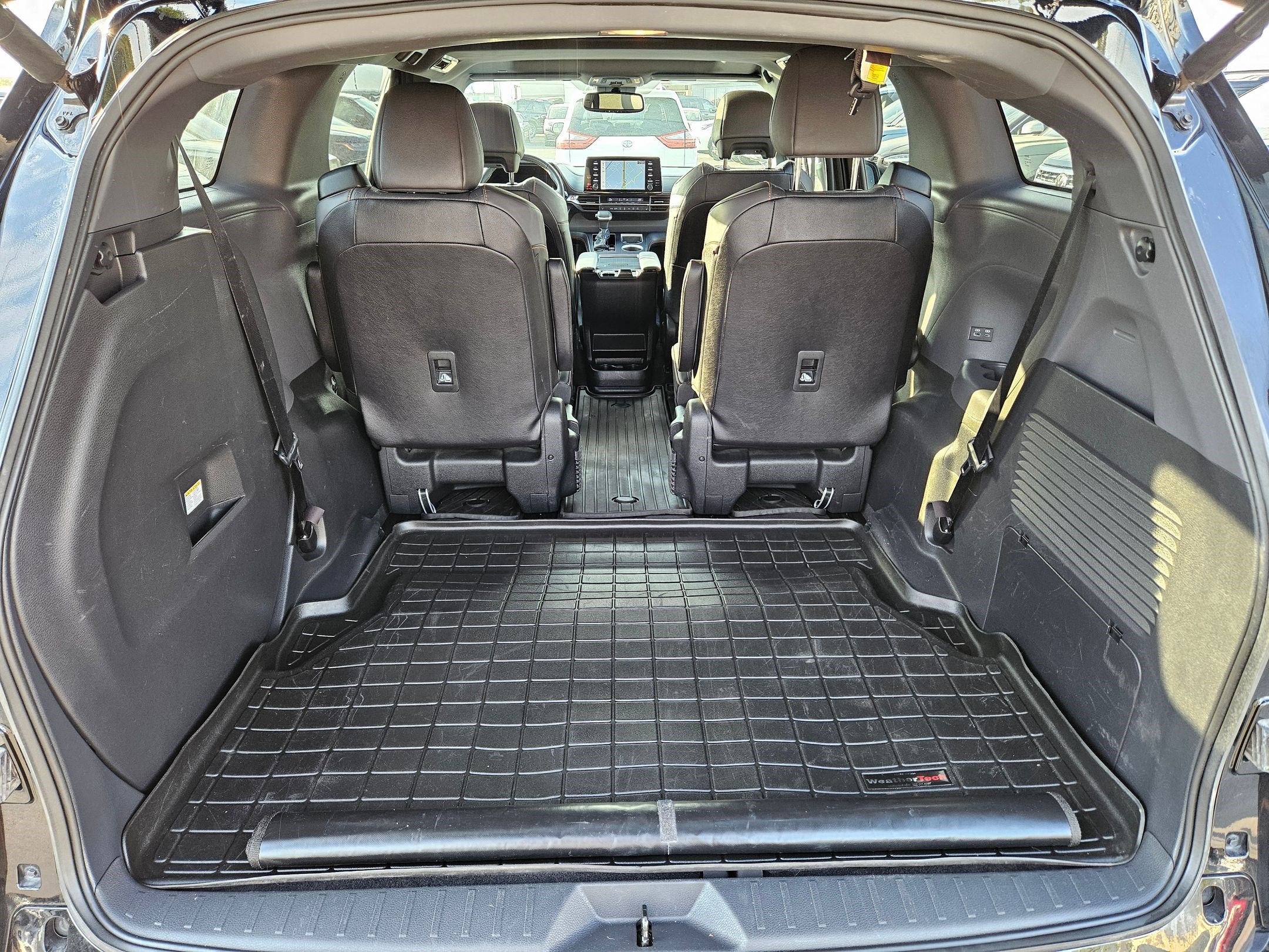 Used 2022 Toyota Sienna XSE AWD/4WD image 32
