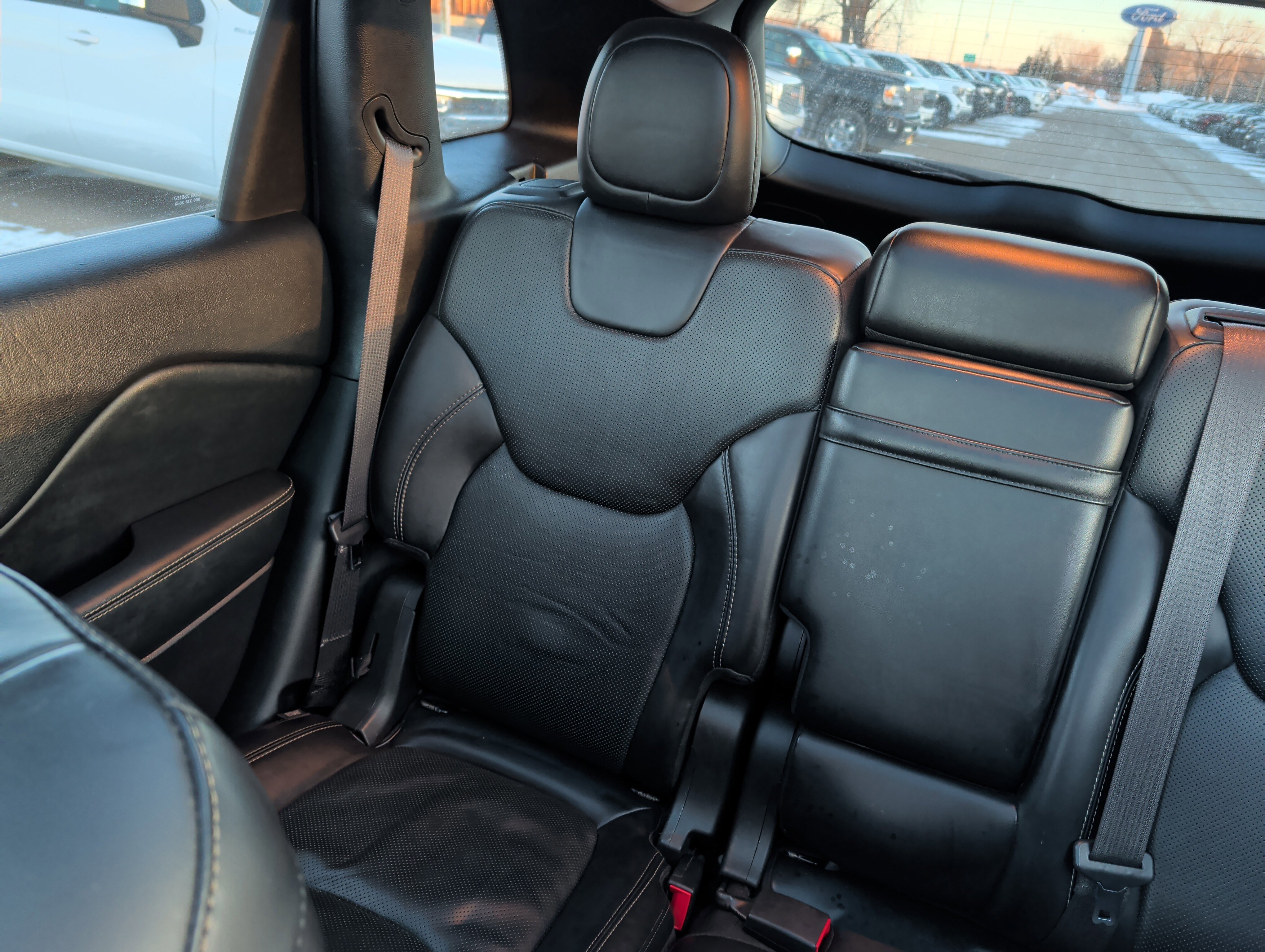 Used 2017 Jeep Cherokee Limited w/ Luxury Group image 12