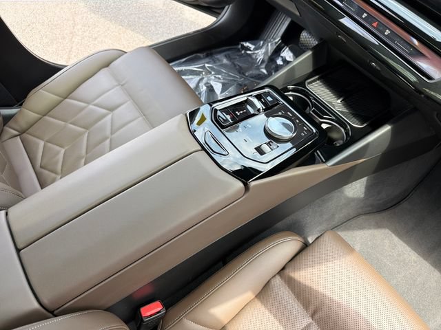 Used 2025 BMW i5 xDrive40 w/ Premium Package AWD/4WD image 36