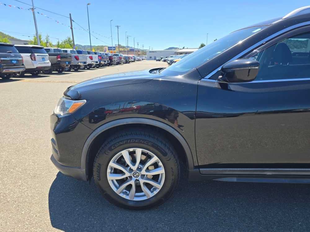 Used 2018 Nissan Rogue SV AWD/4WD image 13