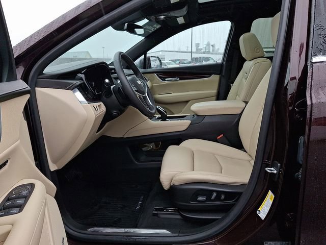 Used 2017 Cadillac XT5 Luxury w/ Driver Awareness Package image 14