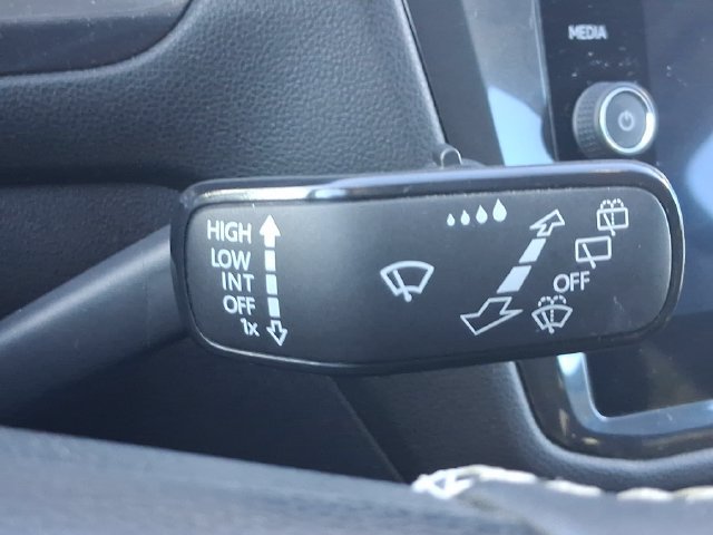 Used 2023 Volkswagen Tiguan SE FWD image 28