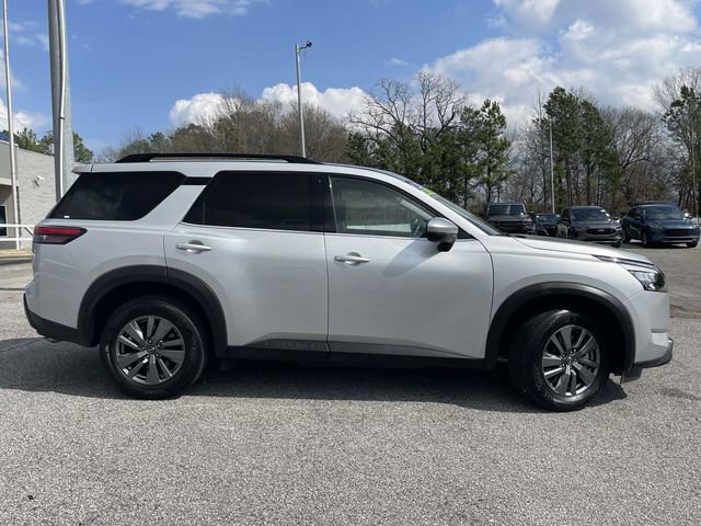 Used 2025 Nissan Pathfinder SV image 6