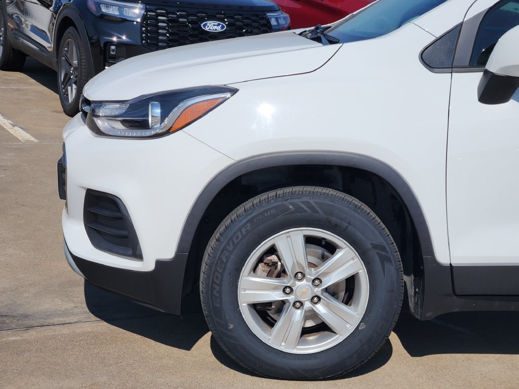 Used 2022 Chevrolet Trax LT w/ LT Convenience Package AWD/4WD image 9