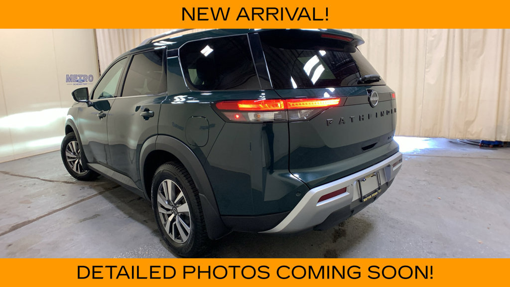 Used 2022 Nissan Pathfinder SL w/ SL Black Package AWD/4WD image 5