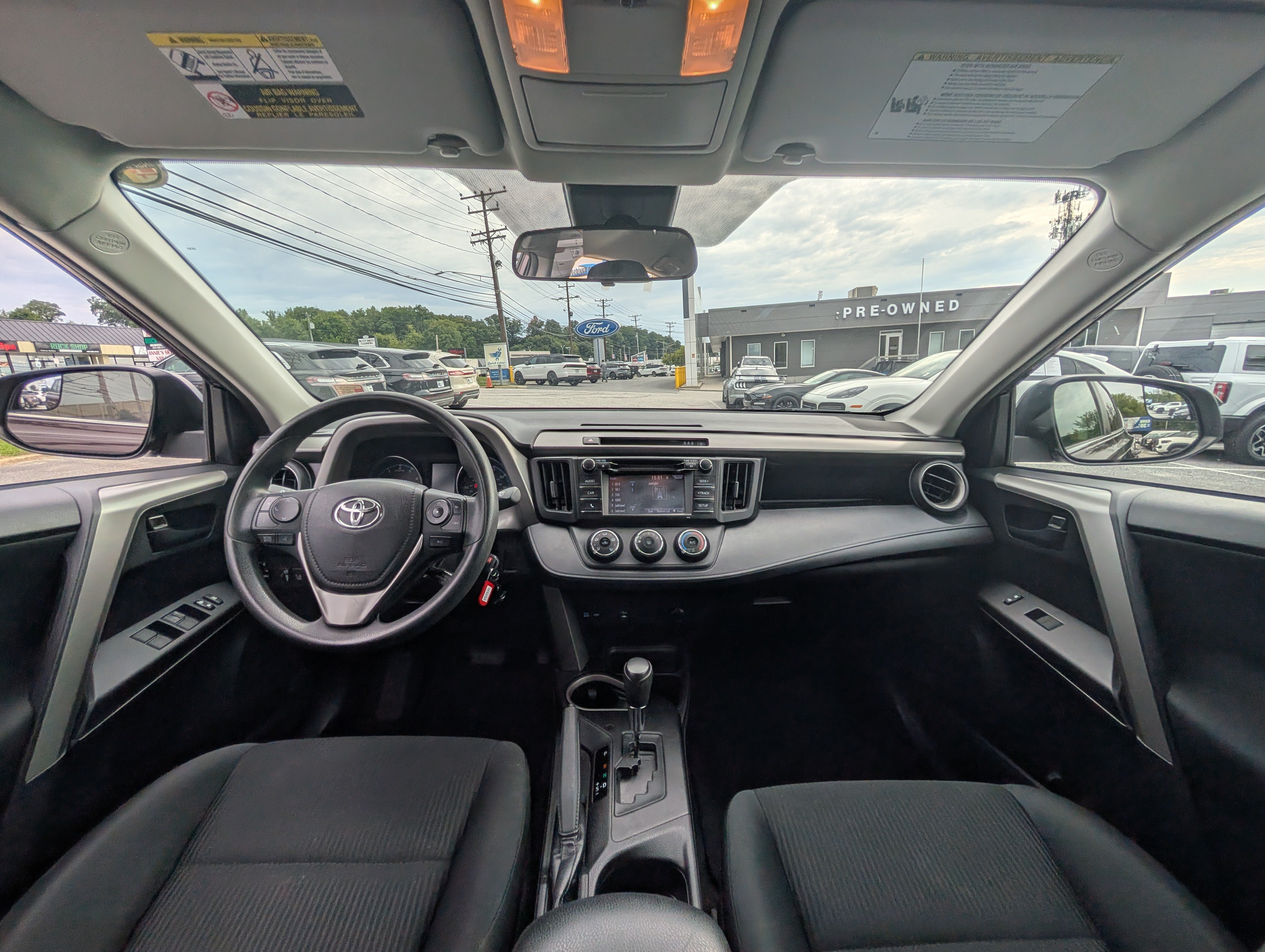 Used 2018 Toyota RAV4 LE w/ Carpet Mat Package AWD/4WD image 18