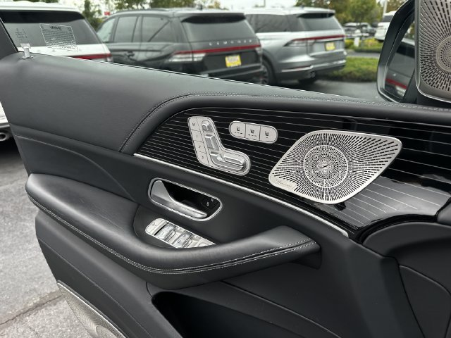 Used 2024 Mercedes-Benz Maybach GLS 600 4MATIC image 32