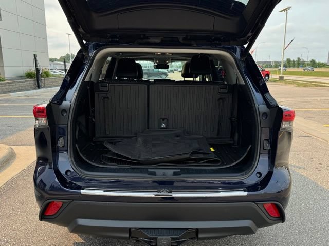 Used 2020 Toyota Highlander XLE AWD/4WD image 45