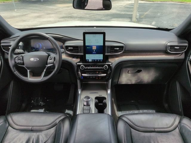 Certified 2022 Ford Explorer Platinum w/ Equipment Group 601A AWD/4WD image 17