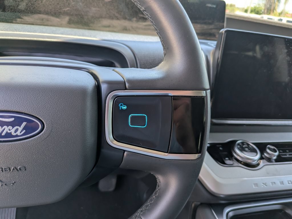 Certified 2025 Ford Expedition Active AWD/4WD image 28
