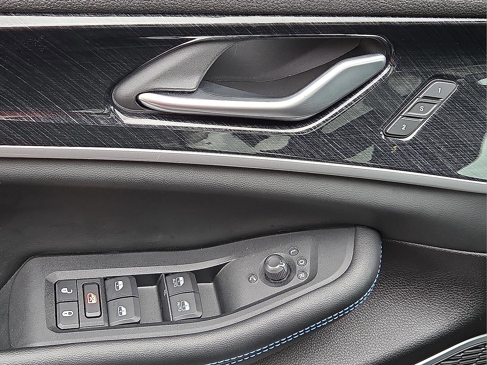 Used 2024 Jeep Grand Cherokee Trailhawk w/ Luxury Tech Group III image 13