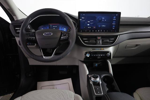 Certified 2023 Ford Escape Platinum w/ Class II Trailer Tow Package AWD/4WD image 13