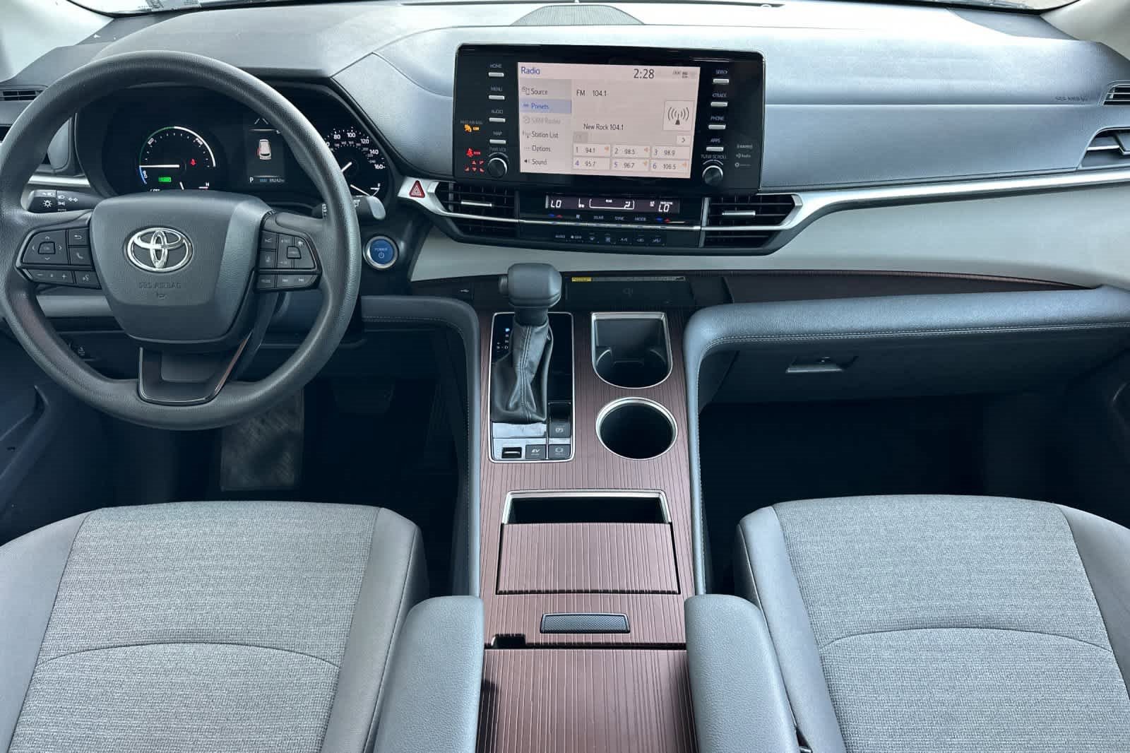 Used 2024 Toyota Sienna LE w/ LE Plus Package image 9