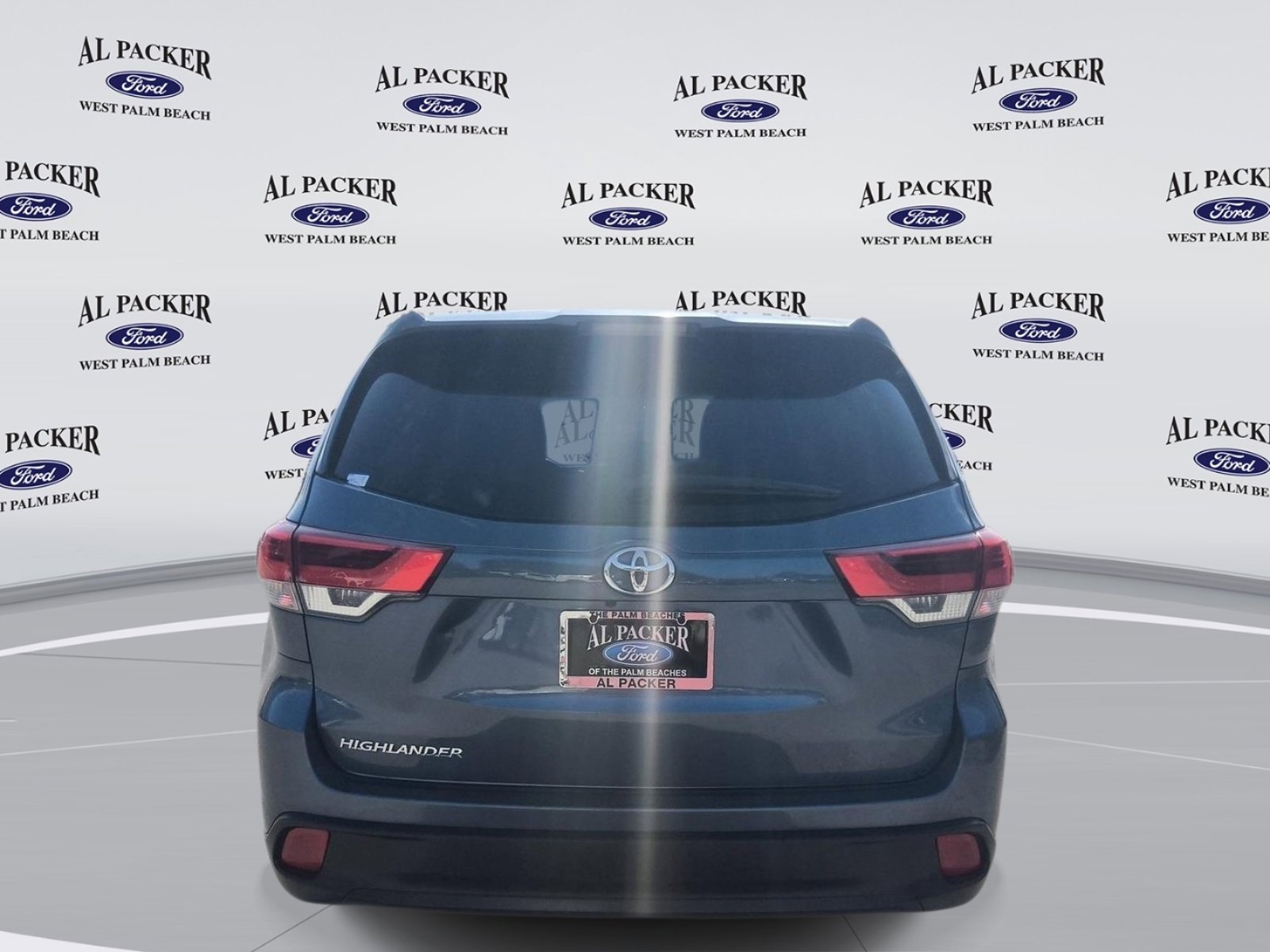 Used 2018 Toyota Highlander LE FWD image 4