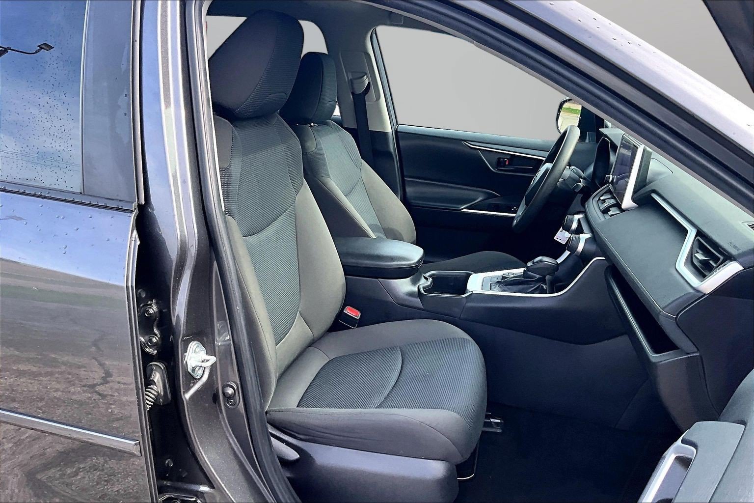 Used 2024 Toyota RAV4 LE AWD/4WD image 7